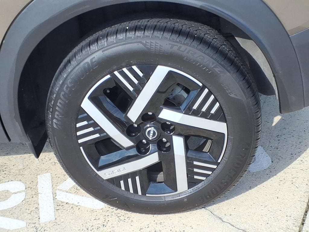 2025 Nissan Kicks SV