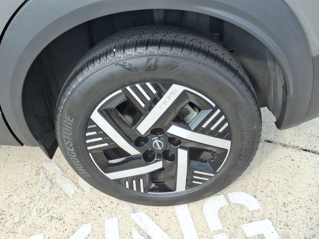 2025 Nissan Kicks SV